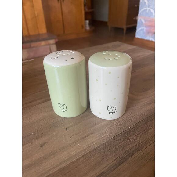 6/$25 NWOT Darling Spring Salt and Pepper Shaker Set - Picture 1 of 5